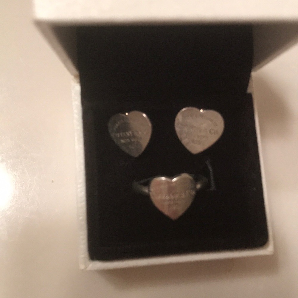 Tiffany & Co silver ring & matching earrings.